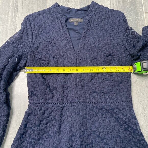 Banana Republic Floral Pinwheel Embroidered Lace Bell Sleeve Dress Navy Size 6 - Picture 11 of 13